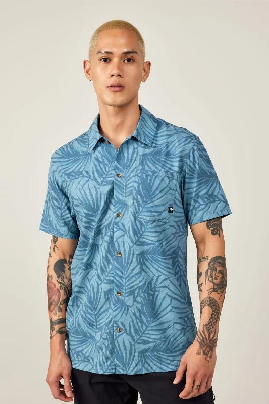 Men's Tailored Fit Checkered Casual Shirts in Multicolor for a Smart - Casual Ensemble686 Men's Nomad Perforated Button Down Shirt