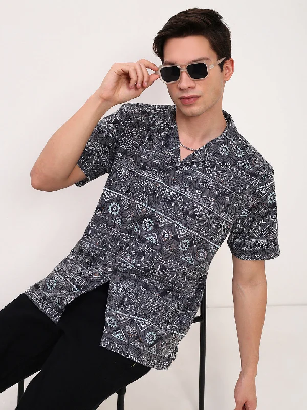 Men's Retro - Style Hawaiian Print Casual Shirts in Bold Patterns for a Tropical VacationMen Grey Geometric Cuban Collar Shirt Men's Retro - Style Hawaiian Print Casual Shirts in Bold Patterns for a Tropical VacationMen Grey Geometric Cuban Collar Shirt