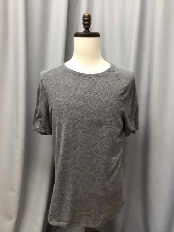 Men's Embroidered Detail Casual Shirts in Beige for a Touch of EleganceSIZE MEDIUM LULULEMON Men's SHIRTS Men's Embroidered Detail Casual Shirts in Beige for a Touch of EleganceSIZE MEDIUM LULULEMON Men's SHIRTS