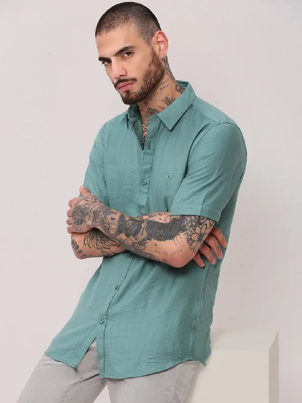 Men's Long - Line Oversized Casual Shirts in Dark Gray for a Relaxed and Modern LookMen Green Solid Slim Fit Shirt