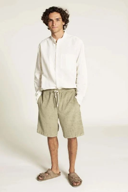 Men's pleated front twill shorts for a classic and sophisticated appearanceWardrobe by Me Men's Gym Shorts Men's pleated front twill shorts for a classic and sophisticated appearanceWardrobe by Me Men's Gym Shorts