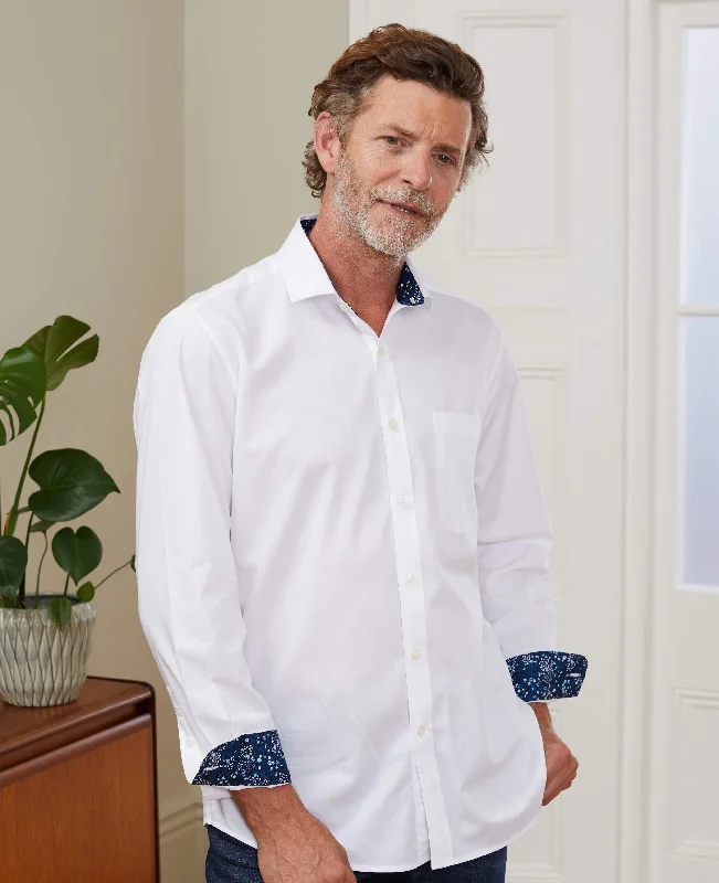Men's Wrinkle - Resistant Polyester Blend Casual Shirts for Easy Travel and MaintenanceWhite Cotton Twill Classic Fit Casual Shirt Men's Wrinkle - Resistant Polyester Blend Casual Shirts for Easy Travel and MaintenanceWhite Cotton Twill Classic Fit Casual Shirt