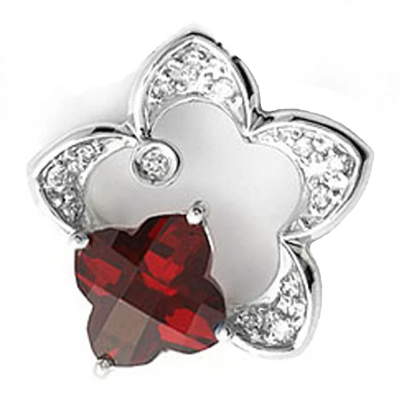 Men coats with a quick - drying feature for active lifestyles18k White Gold Clover Shape Garnet and Diamond Star Pendant