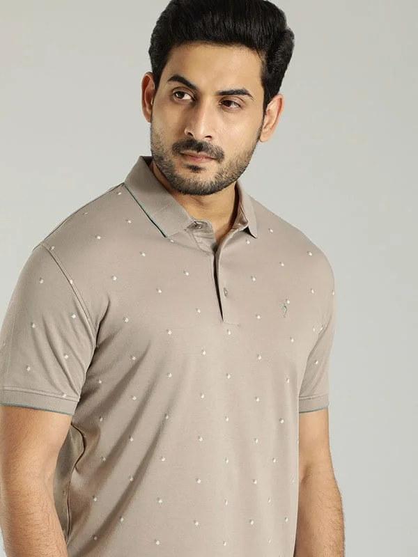 Plus Size Men's Striped Chambray Casual Shirts with a Spread Collar for a Preppy AppearanceMen's vintage - inspired retro polo shirts with unique patternsMen Printed Polo T-Shirt