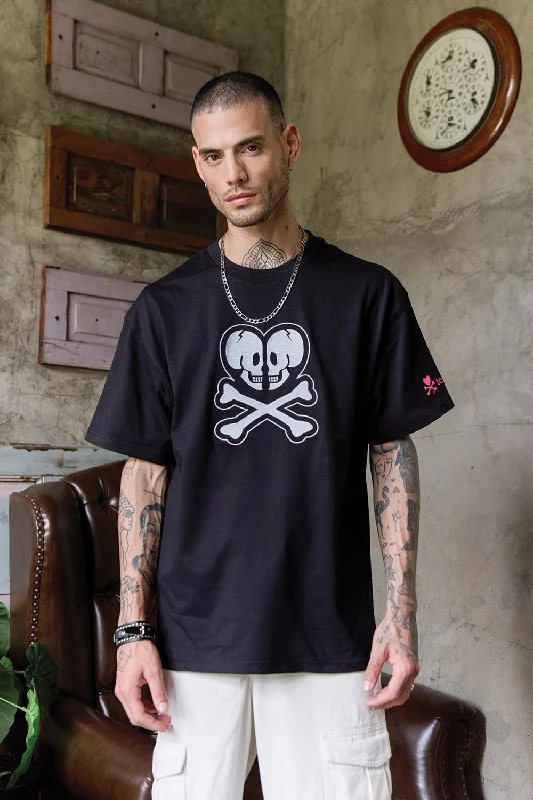 Men's short - sleeve linen t - shirts for summer beach outingsA Heart Of Skulls Oversized T-shirt