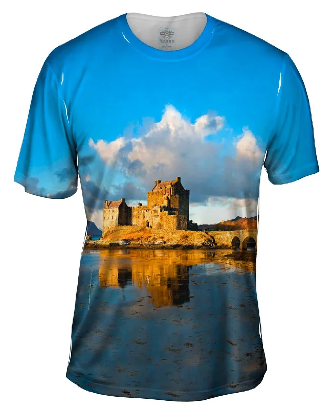 Men's lightweight performance t - shirts for running marathonsEilean Donan Castle Scotland