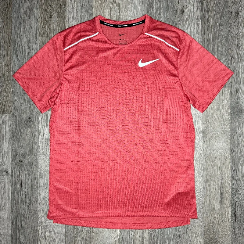 Men's organic cotton crew - neck t - shirts for everyday comfortNike Miler Tee Adobe Red Men's organic cotton crew - neck t - shirts for everyday comfortNike Miler Tee Adobe Red