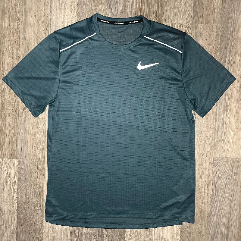 Men's smart - casual checkered t - shirts for semi - formal occasionsNike Miler Tee Ash Green Men's smart - casual checkered t - shirts for semi - formal occasionsNike Miler Tee Ash Green