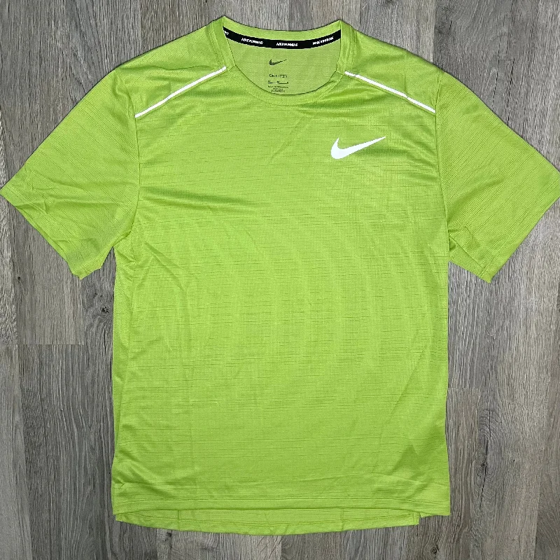 Men's mock - neck t - shirts with a modern and sleek styleNike Miler Tee Vivid Green