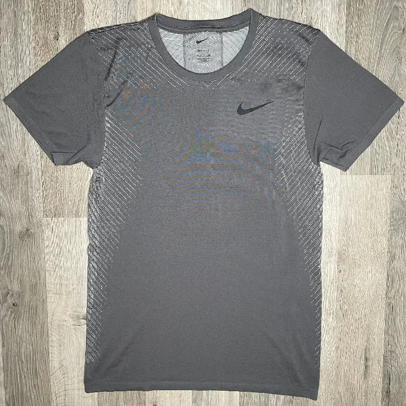 Men's smart - casual checkered t - shirts for semi - formal occasionsNike Technical Tee Dotted Grey Men's smart - casual checkered t - shirts for semi - formal occasionsNike Technical Tee Dotted Grey