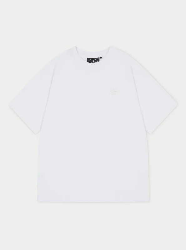 Men's ribbed t - shirts with a textured finish for added styleOUTLINE EMBLEM RELAXED T-SHIRT - WHITE
