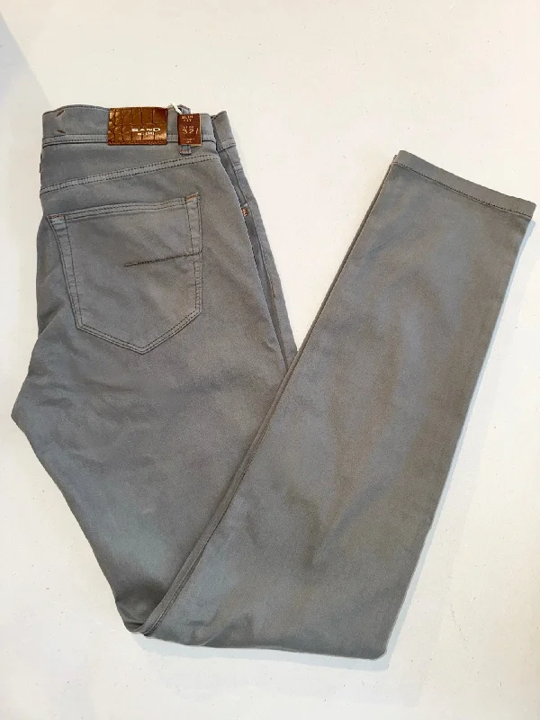 Men's zip - pocket casual canvas pants for added functionalitySAND Brush Cotton Pant Moss Green