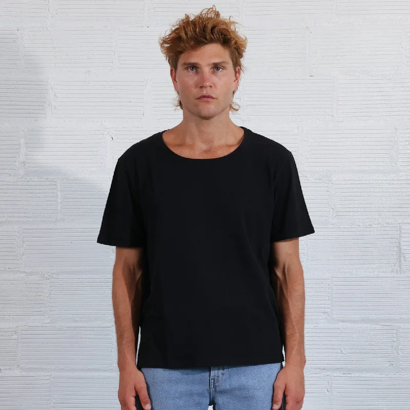 Men's plus - size pocket t - shirts with a classic lookThe Venice Half-Crop Tee (Restock) Men's plus - size pocket t - shirts with a classic lookThe Venice Half-Crop Tee (Restock)
