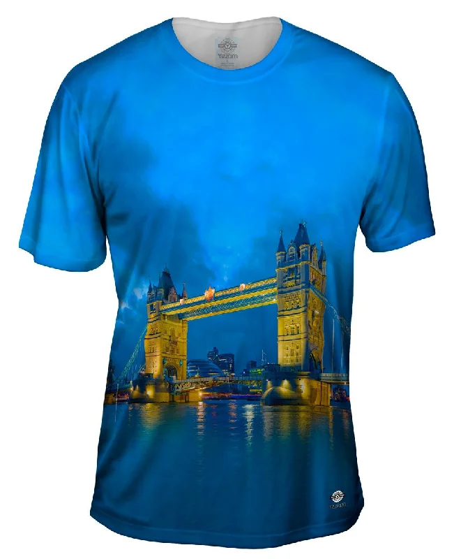 Men's antimicrobial t - shirts for odor - free freshness during travelTower Bridge London Twilight