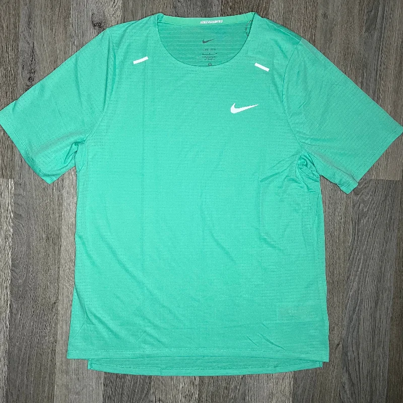 Men's organic cotton crew - neck t - shirts for everyday comfortNike Rise 365 Tee - Light Menta